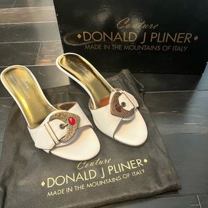 New Donald Pliner White Buckle Sandal 6B